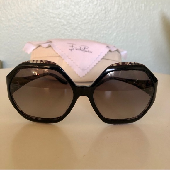 **SOLD** Emilio Pucci Sunglasses - Picture 4 of 9